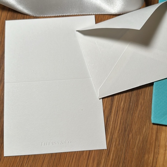 Tiffany packaging: blue box, gift card, envelope, ribbon, bag and shipping box - Picture 5 of 12